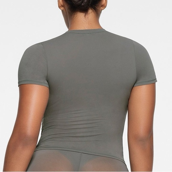 SKIMS Fits Everybody Gunmetal Size S XXS T-Shirt Woman’s or Teen Girl’s Top NWT - Picture 3 of 7